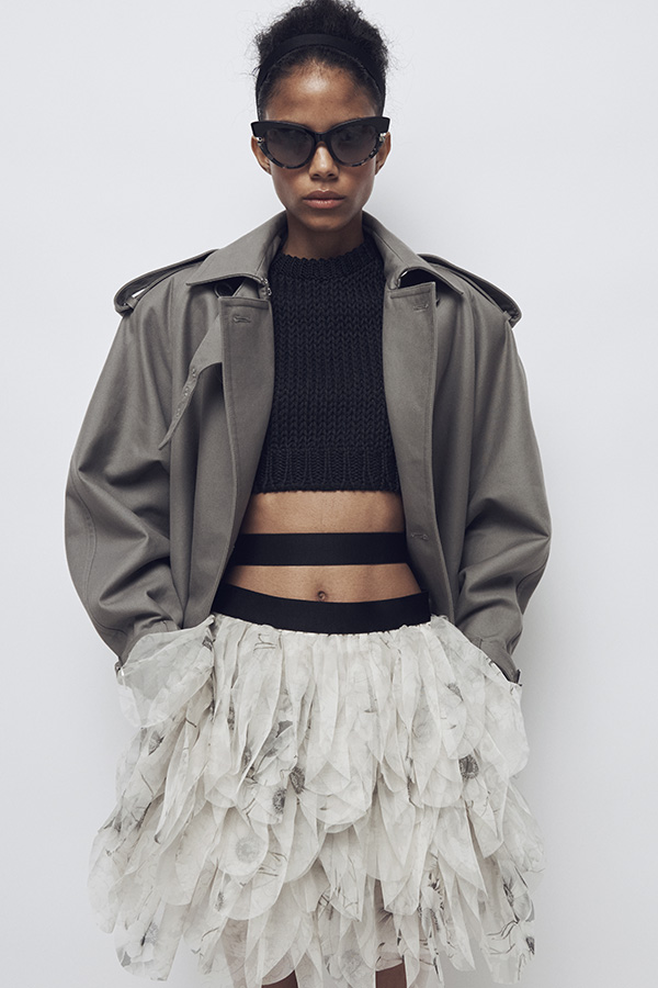 Max Mara Spring/Summer 2026 Fashion Show - Model with Look with grey Cropped Blazer and white Skirt.